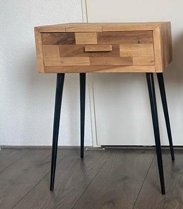 2 industriële teakhouten nachtkastjes zwart stalen poten la  beschikbaar voor biedingen