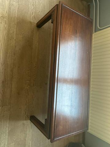 Houten Tafeltje beschikbaar voor biedingen