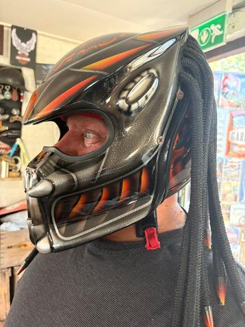 Super gave brommer helm. beschikbaar voor biedingen