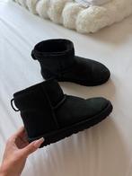 Zwarte mini UGG 39 zgan, UGG, Zwart, Lage of Enkellaarzen, Ophalen of Verzenden