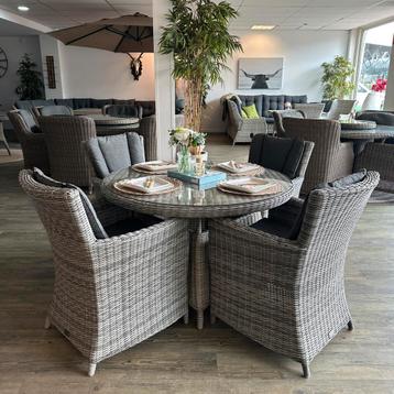 Strakke Tuinset  – Wicker tafel met 4 stoelen – Goede staat beschikbaar voor biedingen