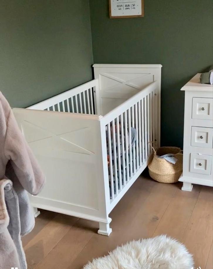 Commode en bedje, Kinderen en Baby's, Kinderkamer | Complete kinderkamers, Zo goed als nieuw, Jongetje of Meisje, Ophalen of Verzenden
