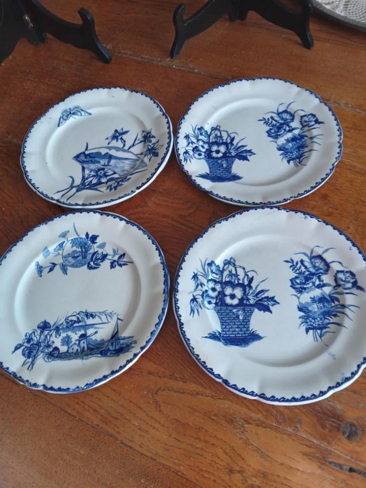 4 FRANSE terre de fer bordjes verschillende motieven, Antiek en Kunst, Antiek | Servies los, Ophalen of Verzenden