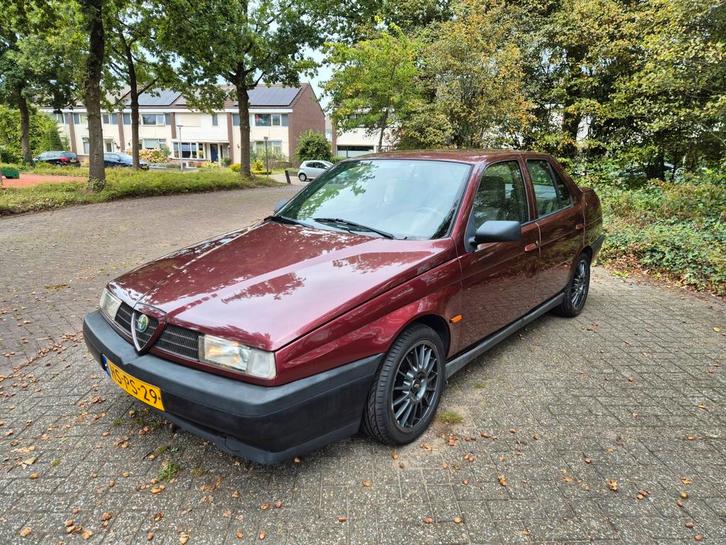 Alfa Romeo 155 1.7 Twin Spark E2 1994 Rood, Auto's, Alfa Romeo, Benzine, Sedan, Handgeschakeld, Origineel Nederlands, Rood, Voorwielaandrijving