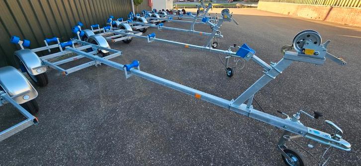 Zoekt u een trailer? Nu een nieuwe trailer voor € 998,-, Watersport en Boten, Boottrailers, Nieuw, Sloepentrailer, Minder dan 1500 kg