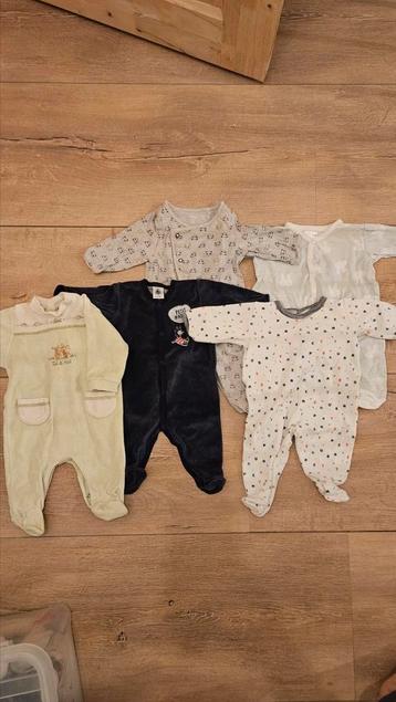 baby pyjama maat 59-62 beschikbaar voor biedingen