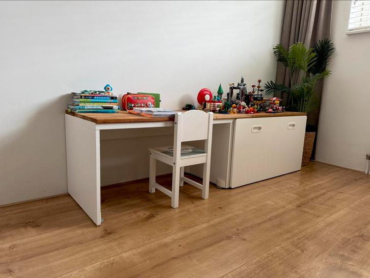 2x IKEA Smastad opbergkist ladekast kinderbureau met plank, Huis en Inrichting, Bureaus, Zo goed als nieuw, Ophalen