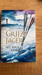 John Flanagan - Het ijzige land, Ophalen of Verzenden, Zo goed als nieuw, John Flanagan