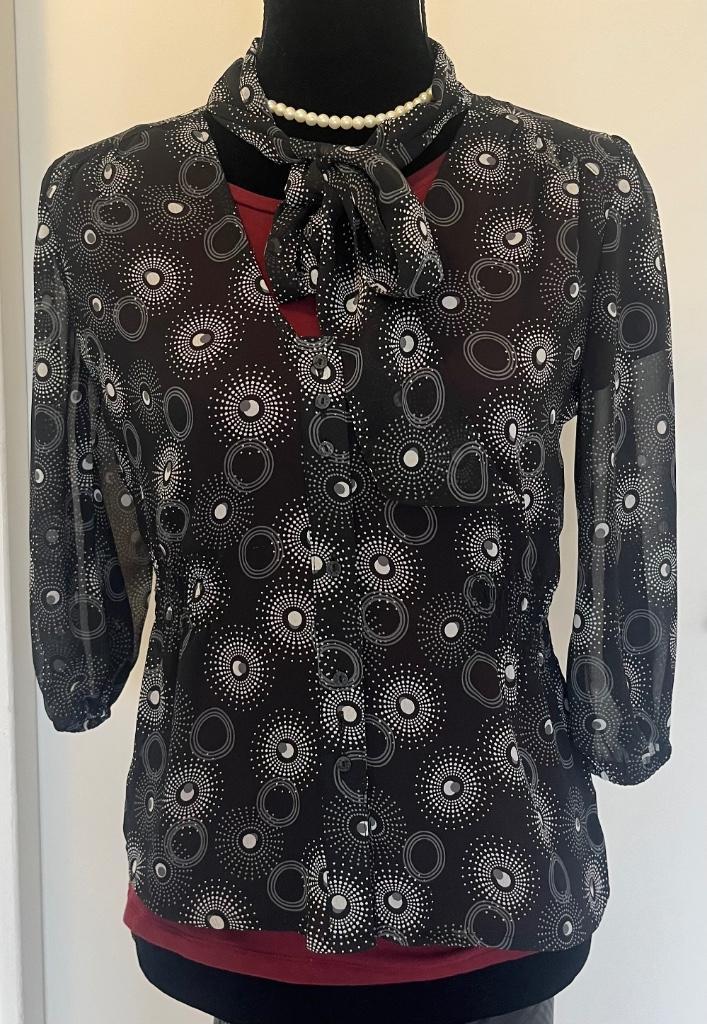 Mexx blousje zwart met graphische print maat 38, Kleding | Dames, Blouses en Tunieken, Gedragen, Maat 38/40 (M), Zwart, Verzenden
