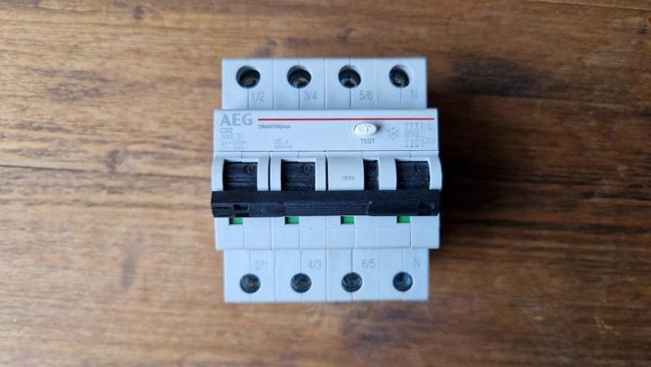 AEG C32 30mA aardlekautomaat 3p+n, Hobby en Vrije tijd, Elektronica-componenten, Zo goed als nieuw, Ophalen