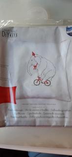 Borduurpakket Nieuw! Olifant op fiets, kussen, Vervaco, Ophalen of Verzenden, Nieuw, Handborduren, Borduurpakket