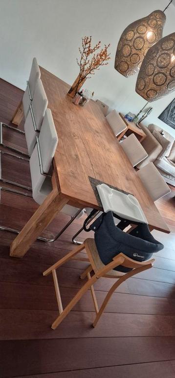 Houten Eettafel.! beschikbaar voor biedingen