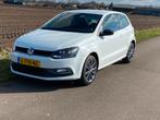 Volkswagen Polo 1.0 MPI 44KW 2014 Wit, Auto's, Voorwielaandrijving, Stof, Zwart, Wit