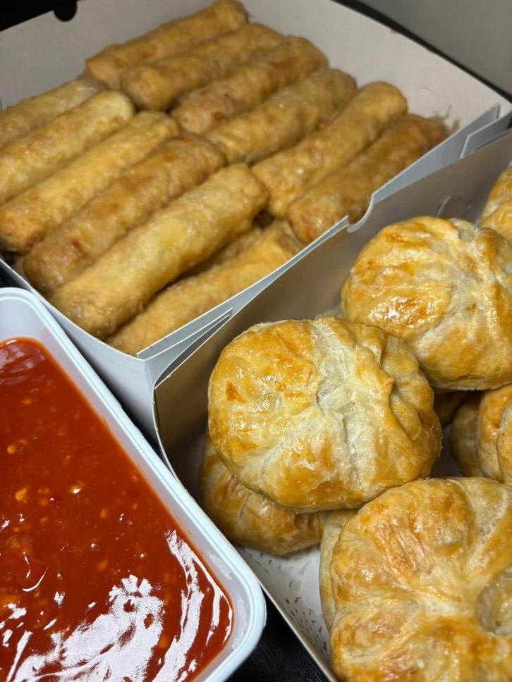 Surinaamse snacks koeken en maaltijden voor de feestdagen, Diversen, Levensmiddelen, Ophalen of Verzenden