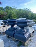 2 antraciet sierlijke betonnen potten op staanders 40x40x50, Huis en Inrichting, Woonaccessoires | Zuilen en Pilaren, Ophalen