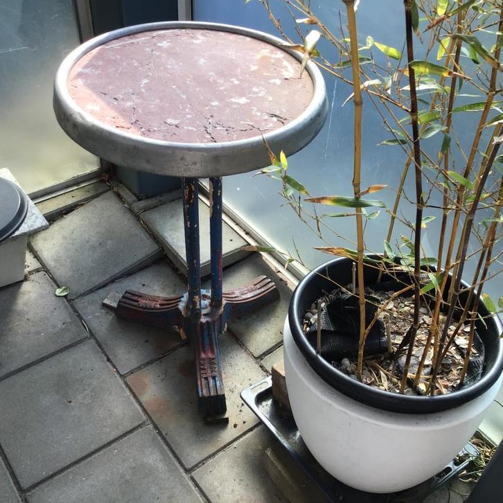 Vintage gietijzeren bistro tafel, Tuin en Terras, Tuintafels, Gebruikt, Rond, Metaal, Ophalen