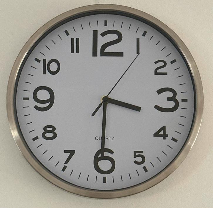 Action wandklok analoog metaal, Huis en Inrichting, Woonaccessoires | Klokken, Nieuw, Wandklok, Analoog, Ophalen of Verzenden