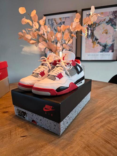 Zgan Nike Air Jordan 4 Fire Red (2020) maat 44 / size 10, Kleding | Heren, Schoenen, Zo goed als nieuw, Ophalen of Verzenden