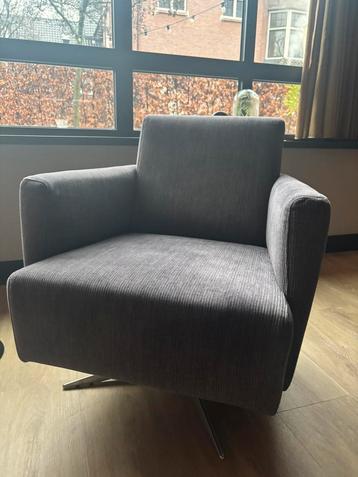 Draai-fauteuil met rvs-poot (stijl modern) beschikbaar voor biedingen
