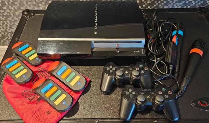 Playstation 3 (40GB) controllers, Singstar, Buzz, 19 spellen, Spelcomputers en Games, Spelcomputers | Sony PlayStation 3, Gebruikt