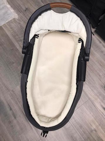 Reiswieg mutsy evo (niet gebruikt nieuwstaat) beschikbaar voor biedingen