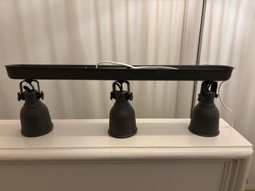 Plafondlamp met 3 Spots beschikbaar voor biedingen