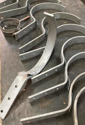 Stalen goot beugels m 37 beschikbaar voor biedingen