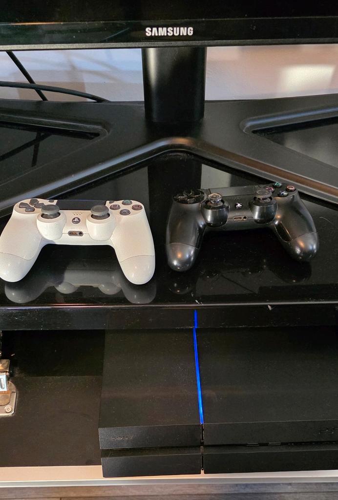 Playstation 4 met 2 controllers + 6 games, Spelcomputers en Games, Spelcomputers | Sony PlayStation 4, Gebruikt, Original, Met 2 controllers