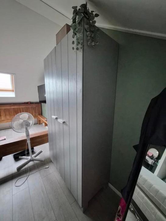 Kledingkast grenenhout van t merk woood+opbergbox van woood, Huis en Inrichting, Kasten | Kledingkasten, Zo goed als nieuw, 150 tot 200 cm
