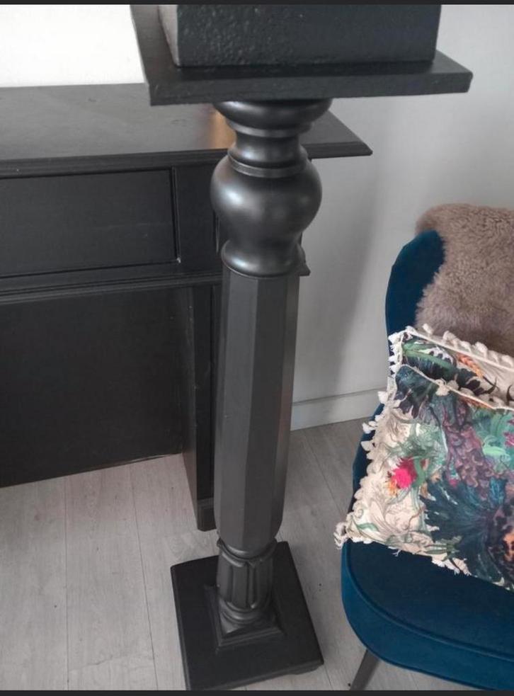 Antieke sokkel pilaar mat zwart, Huis en Inrichting, Woonaccessoires | Zuilen en Pilaren, Zo goed als nieuw, Ophalen