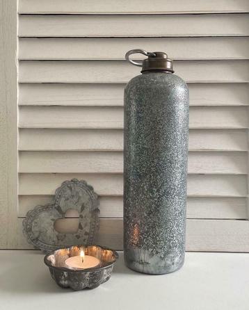 Oude zinken kruik, voor gebruik of decoratie beschikbaar voor biedingen