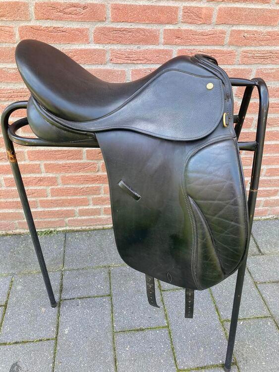 Hercross 16 inch dressuurzadel, Dieren en Toebehoren, Paarden en Pony's | Zadels, Zo goed als nieuw, Dressuur, Ophalen of Verzenden