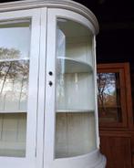 Organische witte vitrinekast | Witte buffetkast rond #2593, Huis en Inrichting, Kasten | Vitrinekasten, Niet ingevuld, Gebruikt