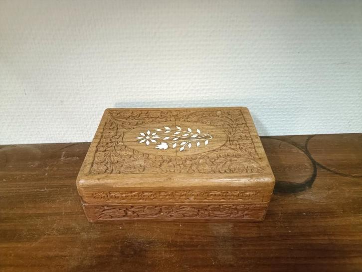 Houten sieradendoosje met bloemmotief, Antiek en Kunst, Antiek | Woonaccessoires, Ophalen of Verzenden