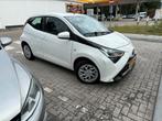 Toyota Aygo 1.0 Vvt-i 72pk 5D 2020 Wit, Auto's, Voorwielaandrijving, 4 stoelen, Wit, Origineel Nederlands
