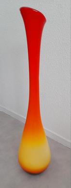 Glazen handgeblazen sier Vaas - 66cm  hoog. Heel decoratief, Huis en Inrichting, Woonaccessoires | Vazen, Ophalen, 50 tot 75 cm