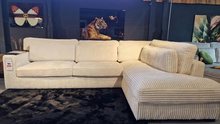 Prachtige ribfluweel hoekbank lounge | Showroom Utrecht, Huis en Inrichting, Banken | Bankstellen, Nieuw, Hoekbank, Vierpersoons of meer