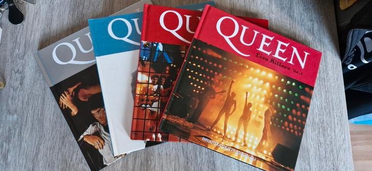 Queen- 4 Poolse Cd+ Boek uit 2008 Door de Poolse Gazetta, Cd's en Dvd's, Cd's | Rock, Zo goed als nieuw, Poprock, Ophalen of Verzenden