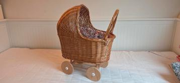 Vintage Rotan Poppenwagen beschikbaar voor biedingen