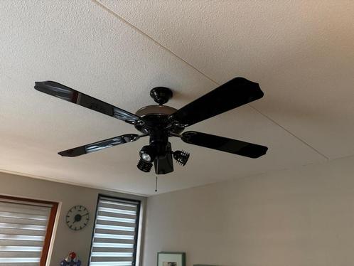 Zwarte plafondventilator met verlichting – retro stijl, Witgoed en Apparatuur, Ventilatoren, Zo goed als nieuw, Plafondventilator