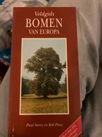 Veldgids Bomen van Europa - Paul Sterry & Bob Press, Ophalen of Verzenden, Zo goed als nieuw, Bloemen, Planten en Bomen