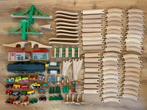 Houten treinbaan, meer dan 100 onderdelen, in nette staat, Kinderen en Baby's, Speelgoed | Houten speelgoed, Ophalen, Zo goed als nieuw