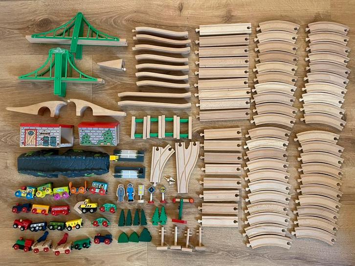 Houten treinbaan, meer dan 100 onderdelen, in nette staat, Kinderen en Baby's, Speelgoed | Houten speelgoed, Zo goed als nieuw