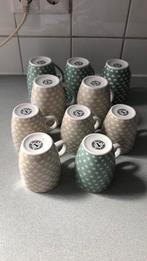 Koffiemokken sterretjes/hartjes groen en beige, Antiek en Kunst, Ophalen