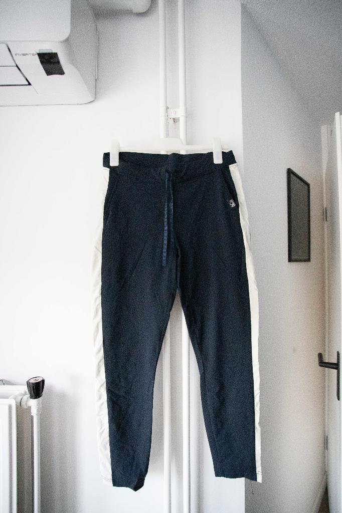 Donkerblauwe broek travelstof &Co Woman maat M, Kleding | Dames, Broeken en Pantalons, Gedragen, Maat 38/40 (M), Blauw, Lang, Ophalen of Verzenden