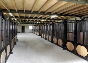 EXCLUSIEVE PAARDENSTALLEN  beschikbaar voor biedingen