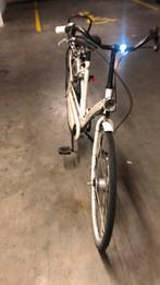 Te koop een witte dames Batavus Mambo 28 inch, Ophalen, Zo goed als nieuw, Batavus