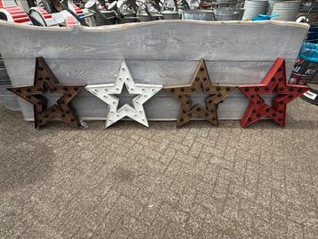 Decoratieve sterren met verlichting beschikbaar voor biedingen