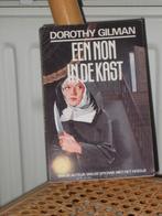 detective zwarte beertjes, Een non in de kast - D. Gilman, Boeken, Detectives, Ophalen of Verzenden, Gelezen, Dorothy Gilman