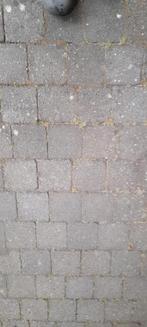Gratis betonklinkers antraciet 14x14  ongeveer 12 m2, Ophalen, Gebruikt, Klinkers, 10 m² of meer